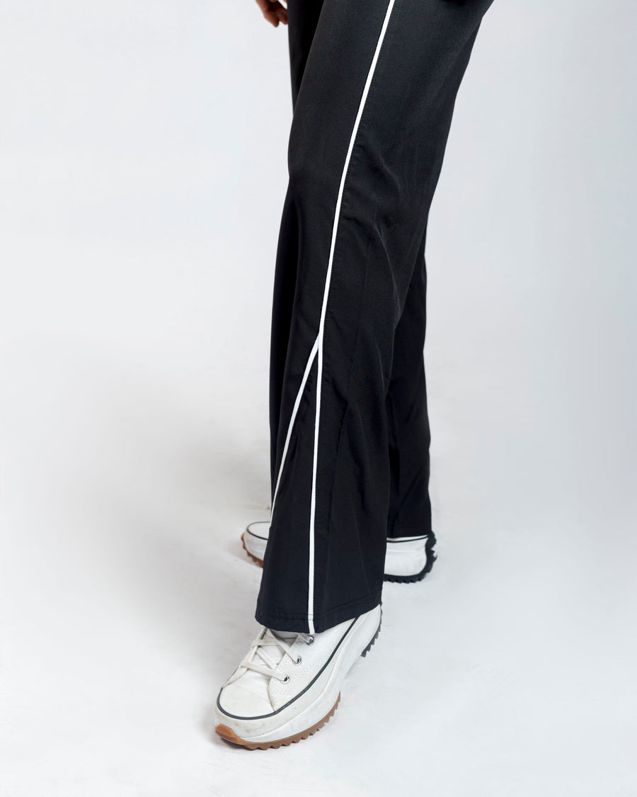 Close view Oversized cargo trousers black women Pakistan