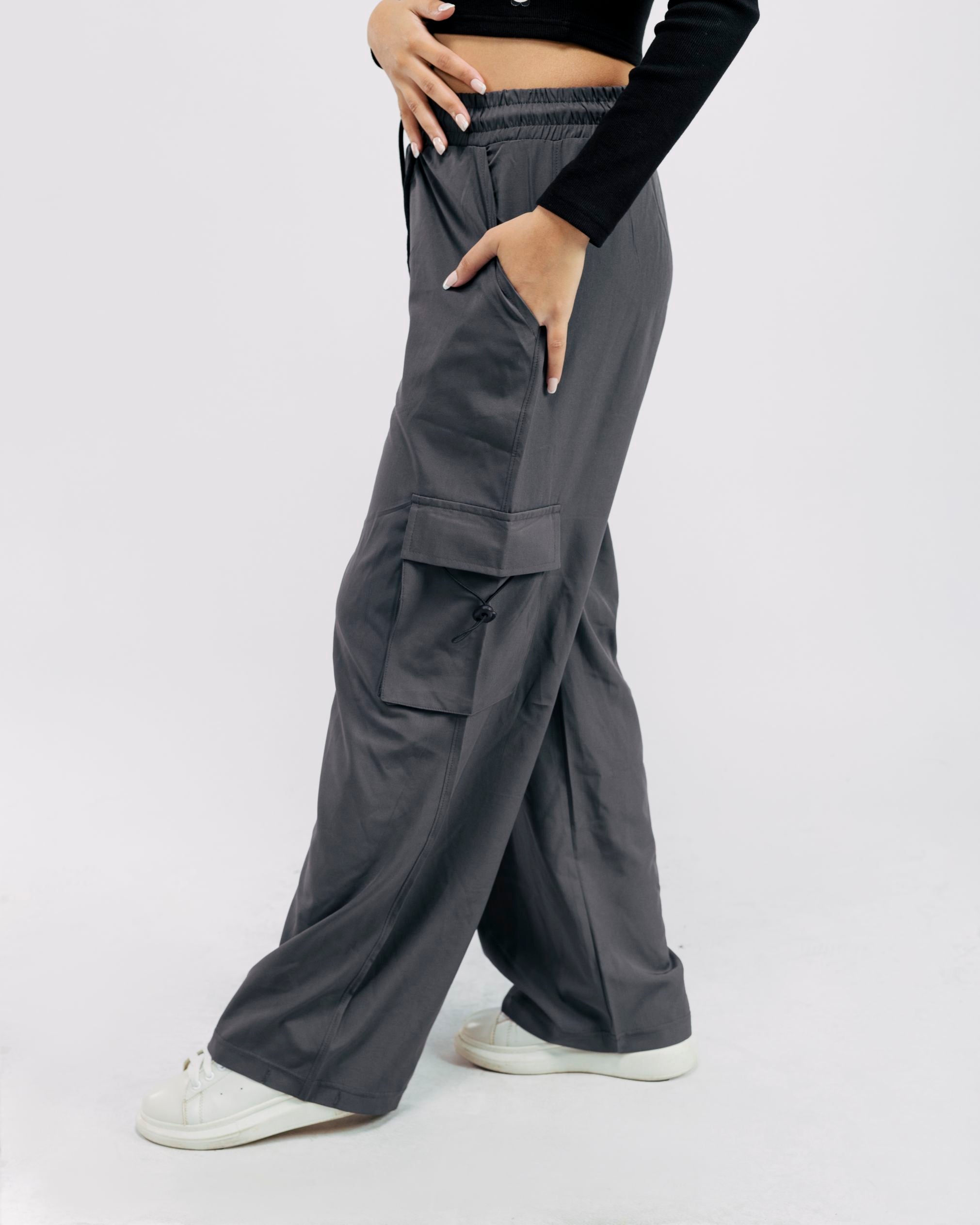 Side view Grey oversized cargo pants women
