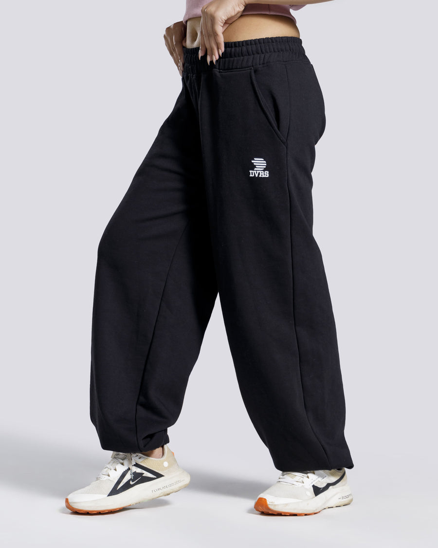 Women baggy gym joggers side view black Pakistan