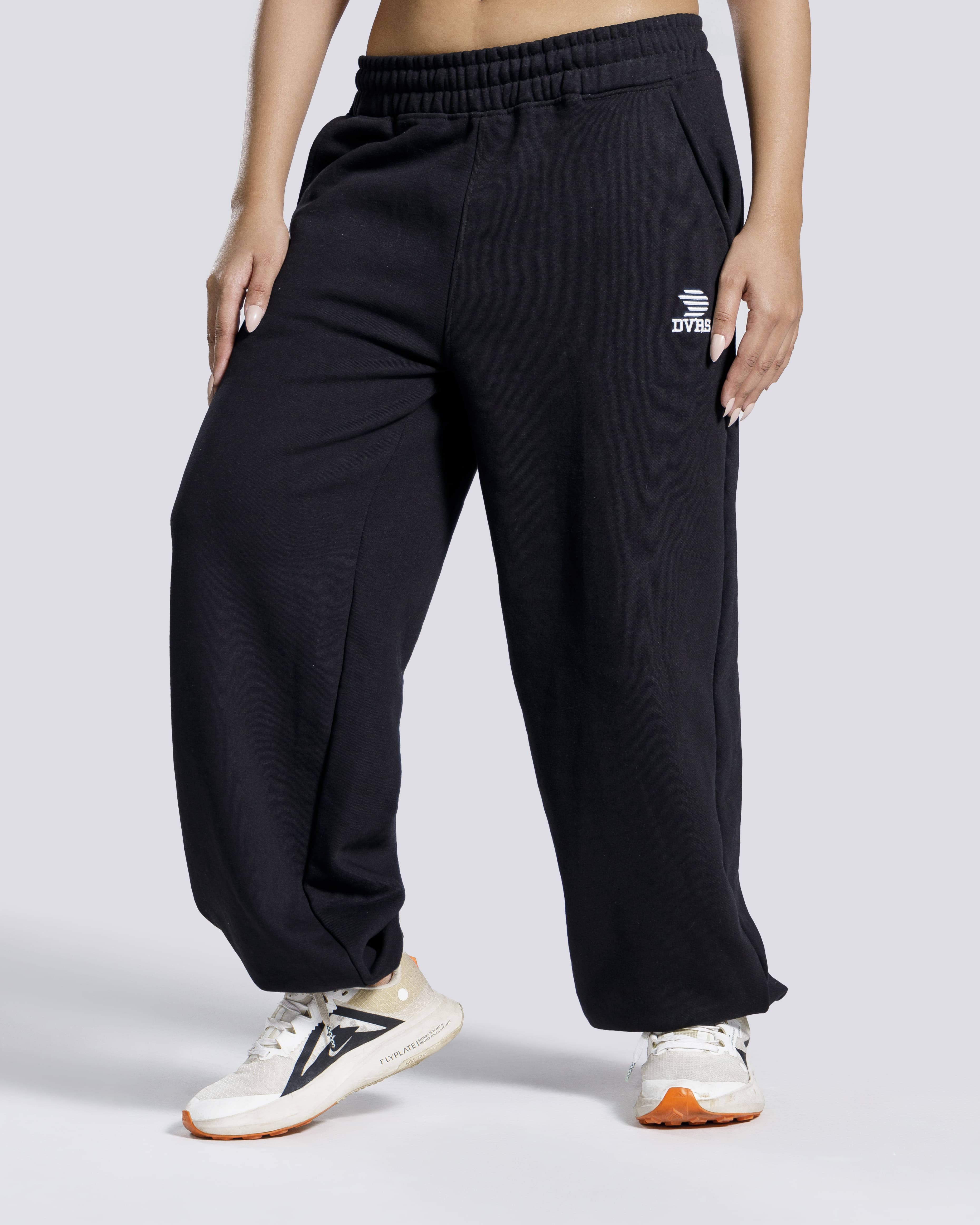 Women oversized fleece joggers black Pakistan