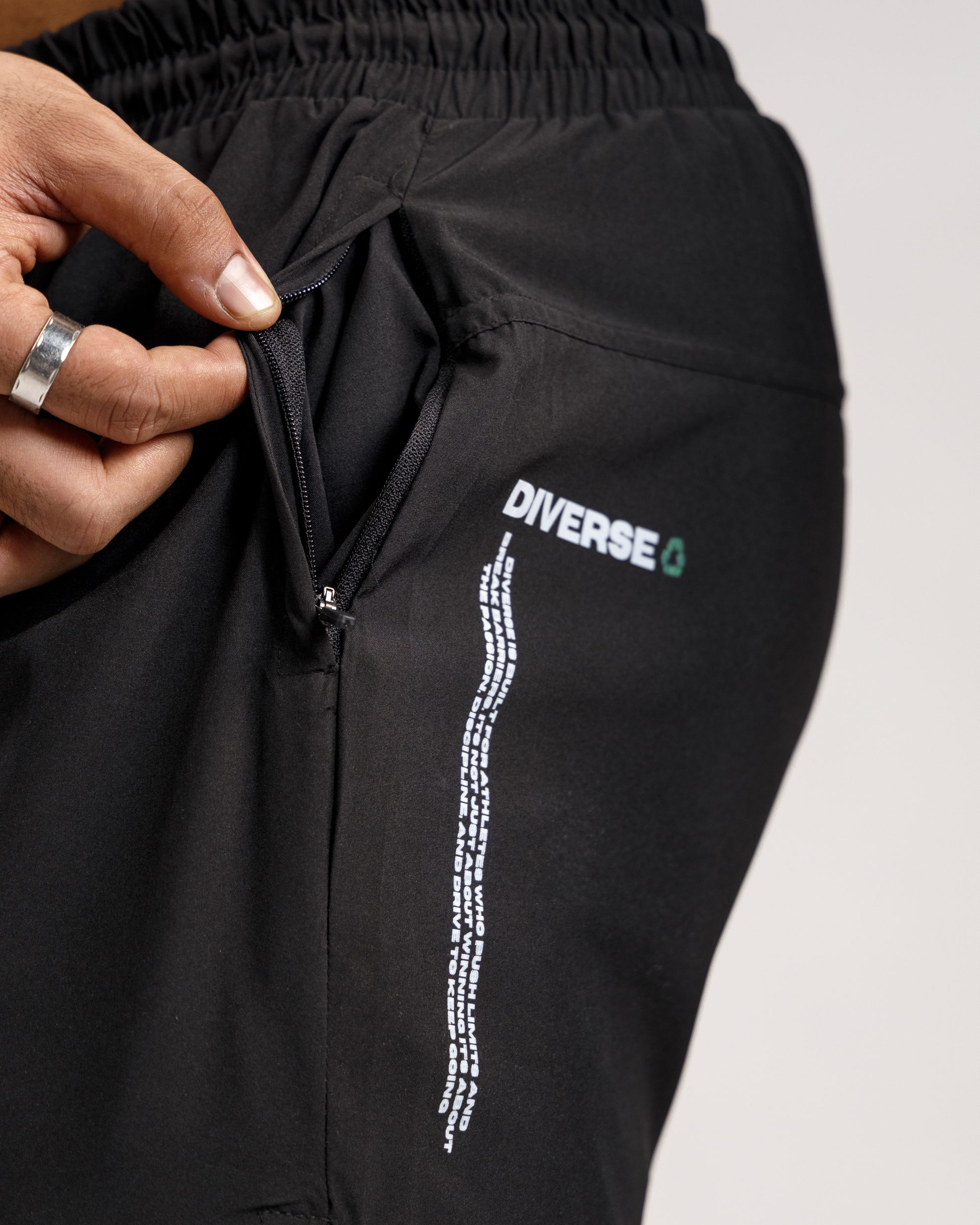 Diverse Motion Shorts