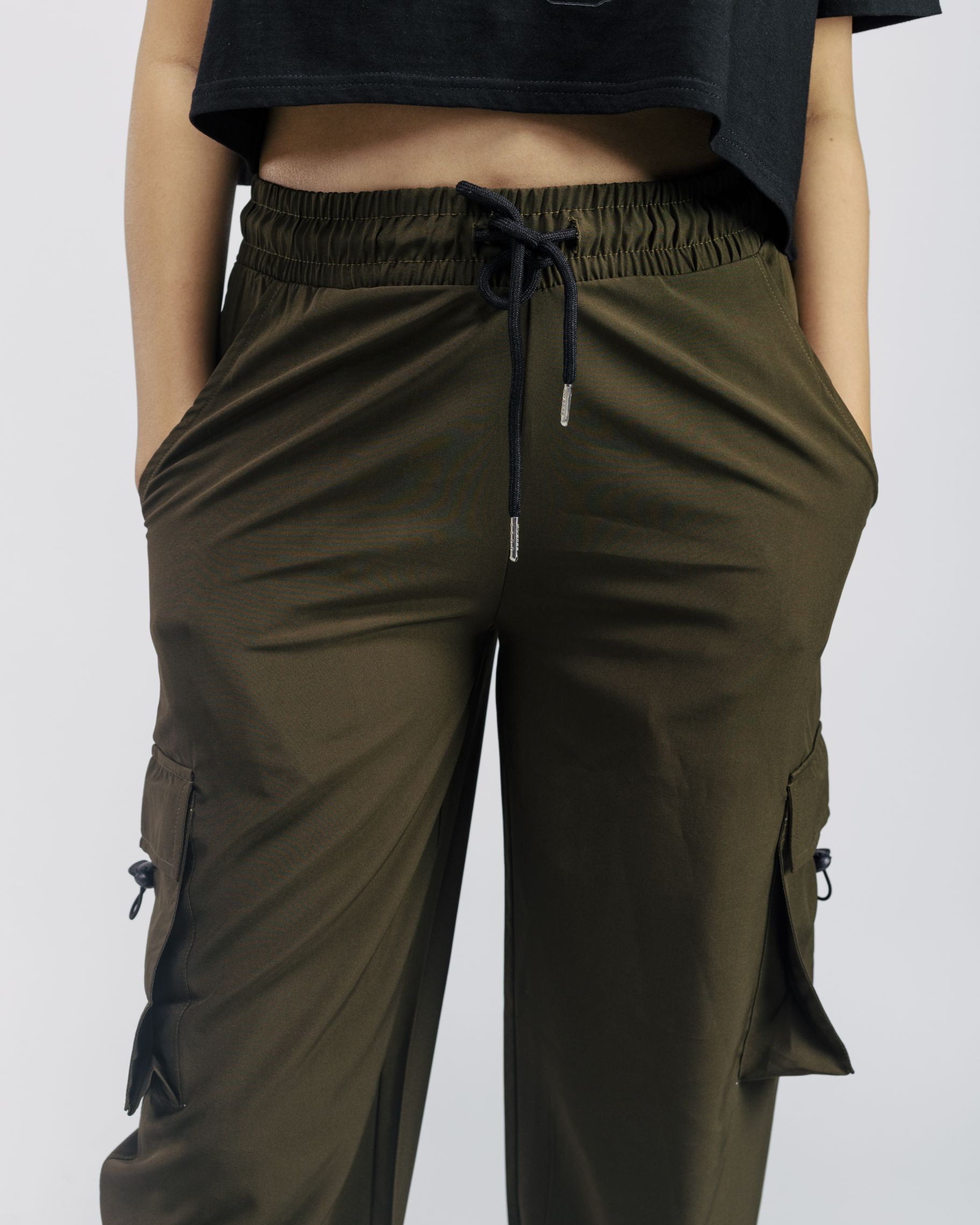 Cargo pocket detail oversized women trousers
