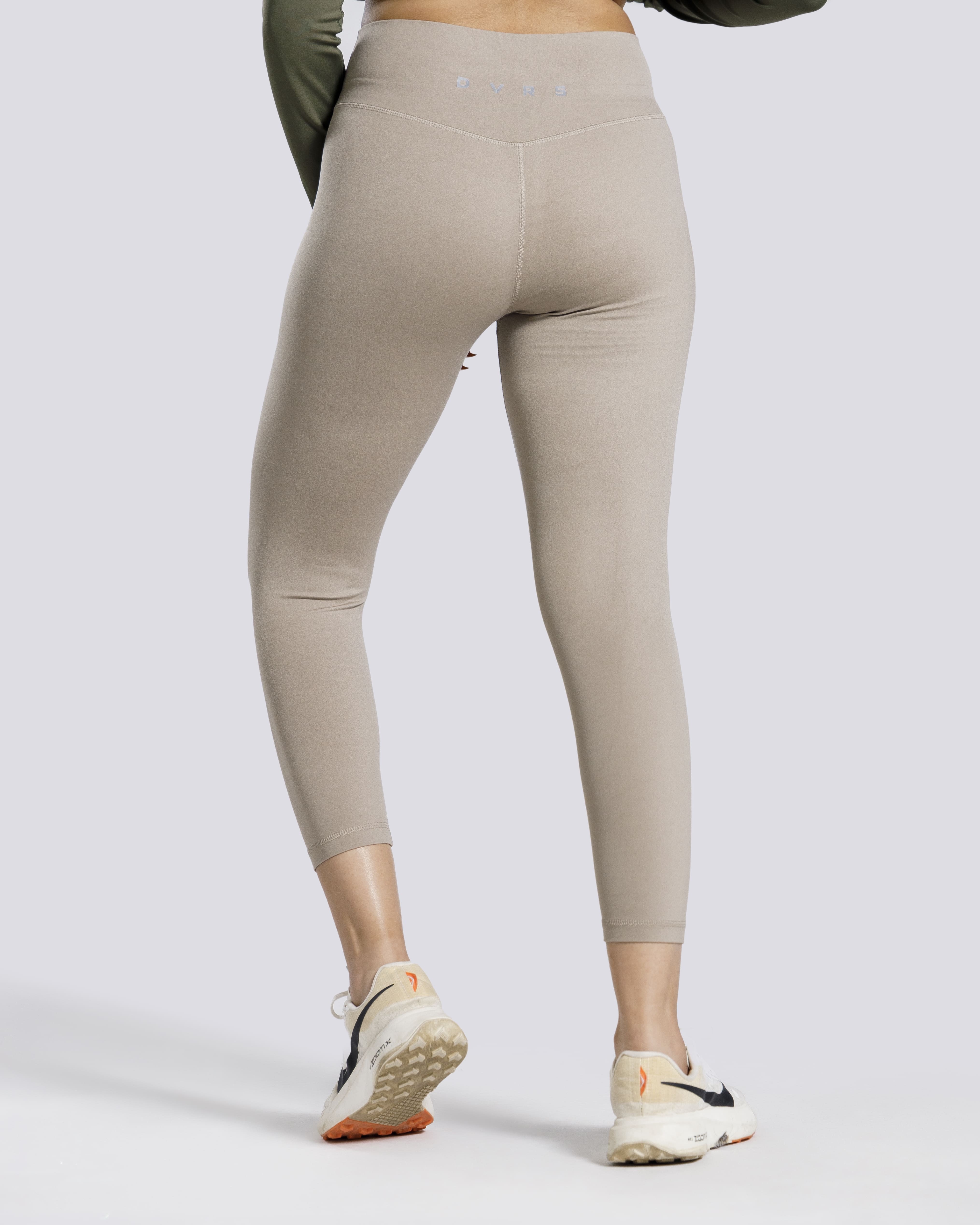 ESSENTIAL YOGA PANTS