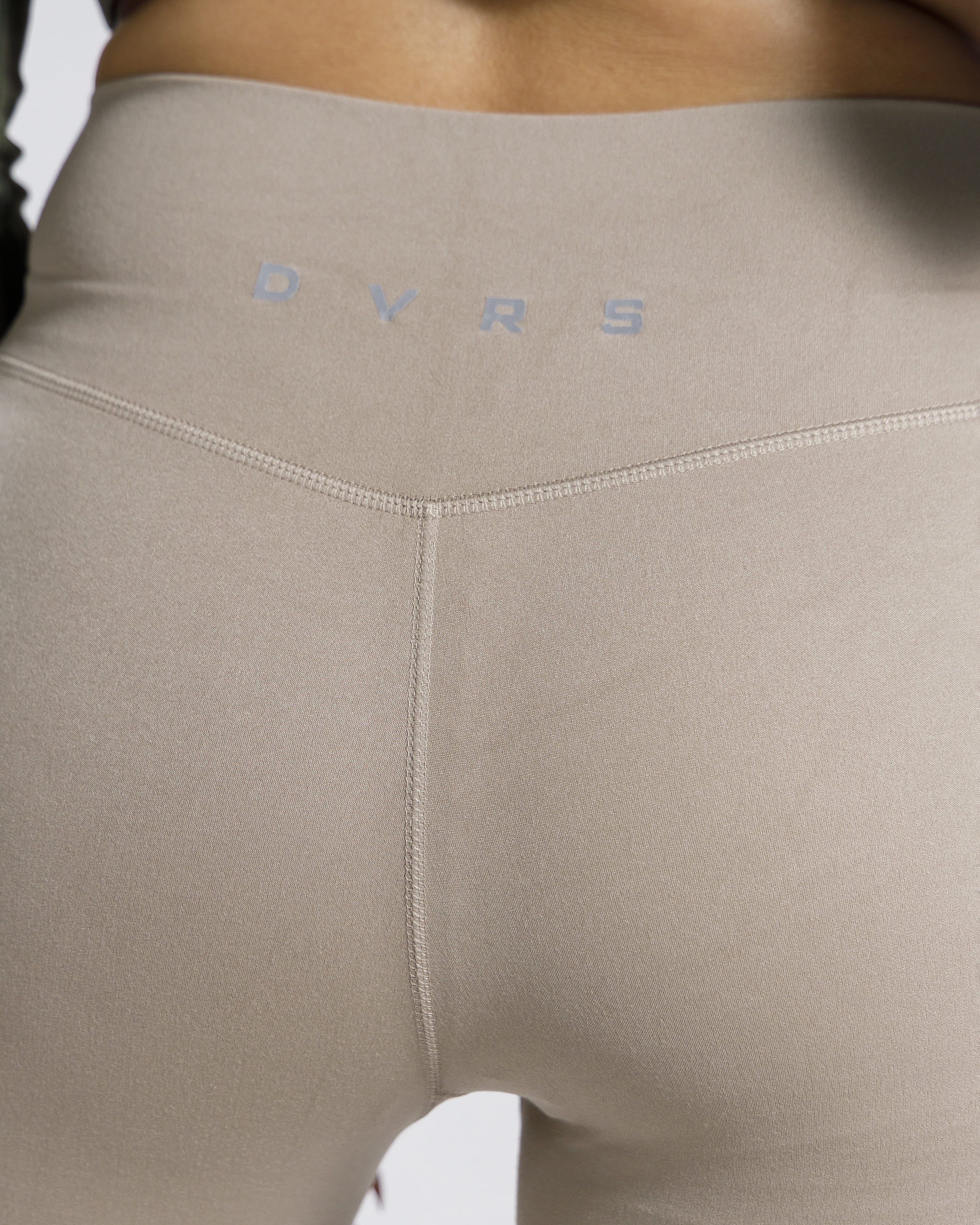 ESSENTIAL YOGA PANTS