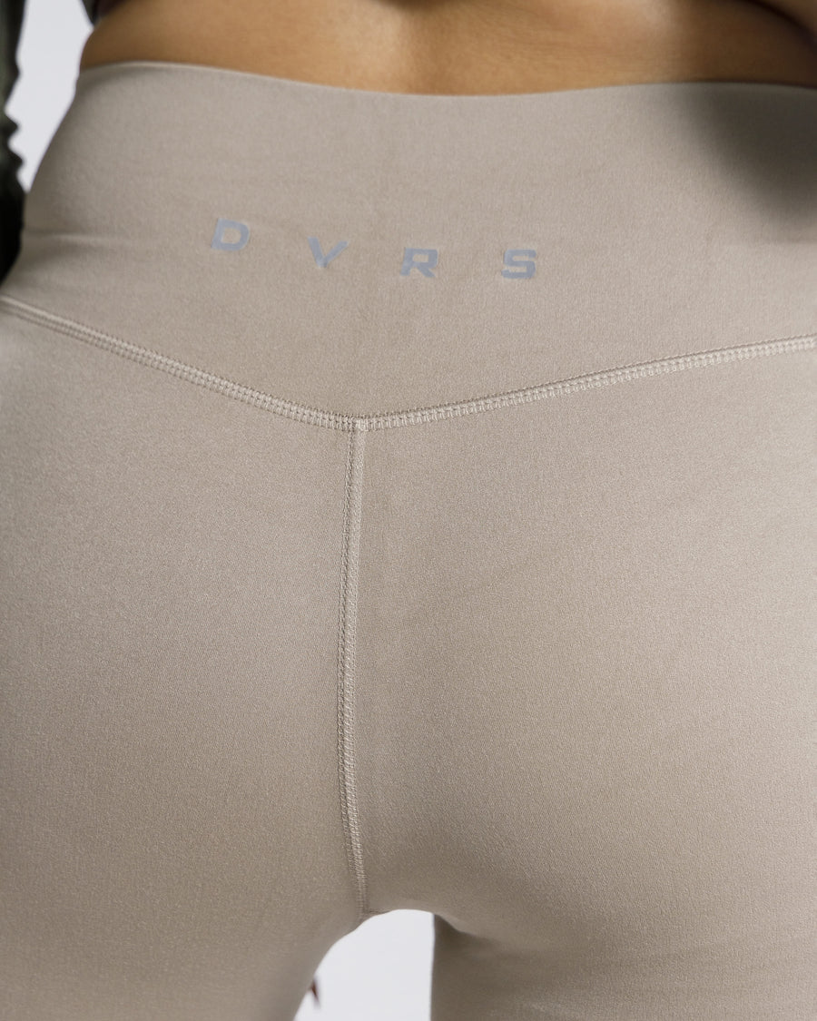 ESSENTIAL YOGA PANTS