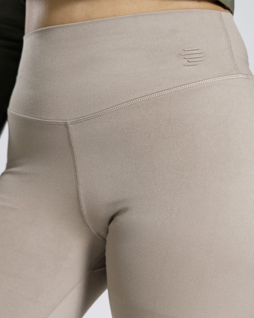 ESSENTIAL YOGA PANTS