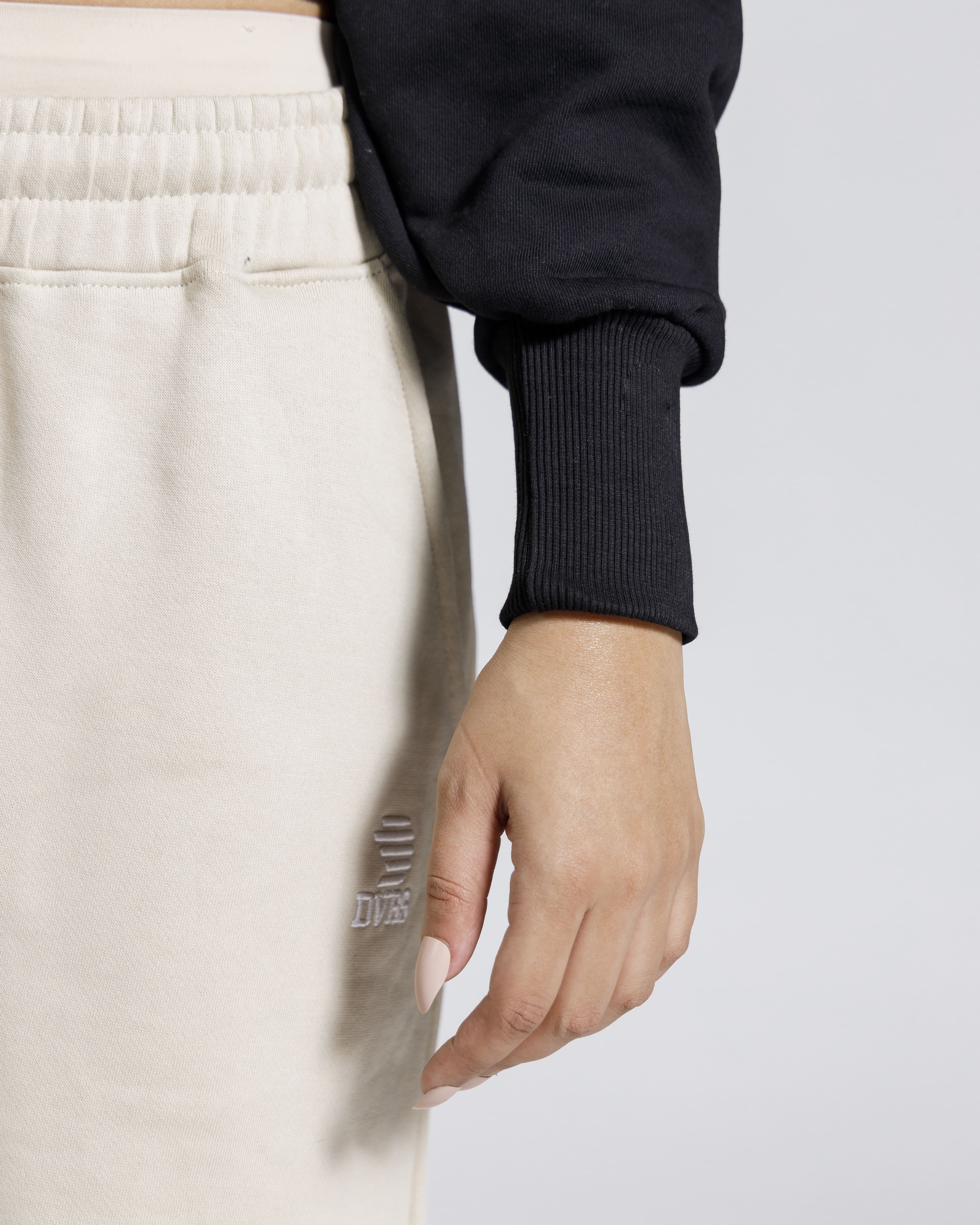 CLINCHED CROPPED SWEATSHIRT