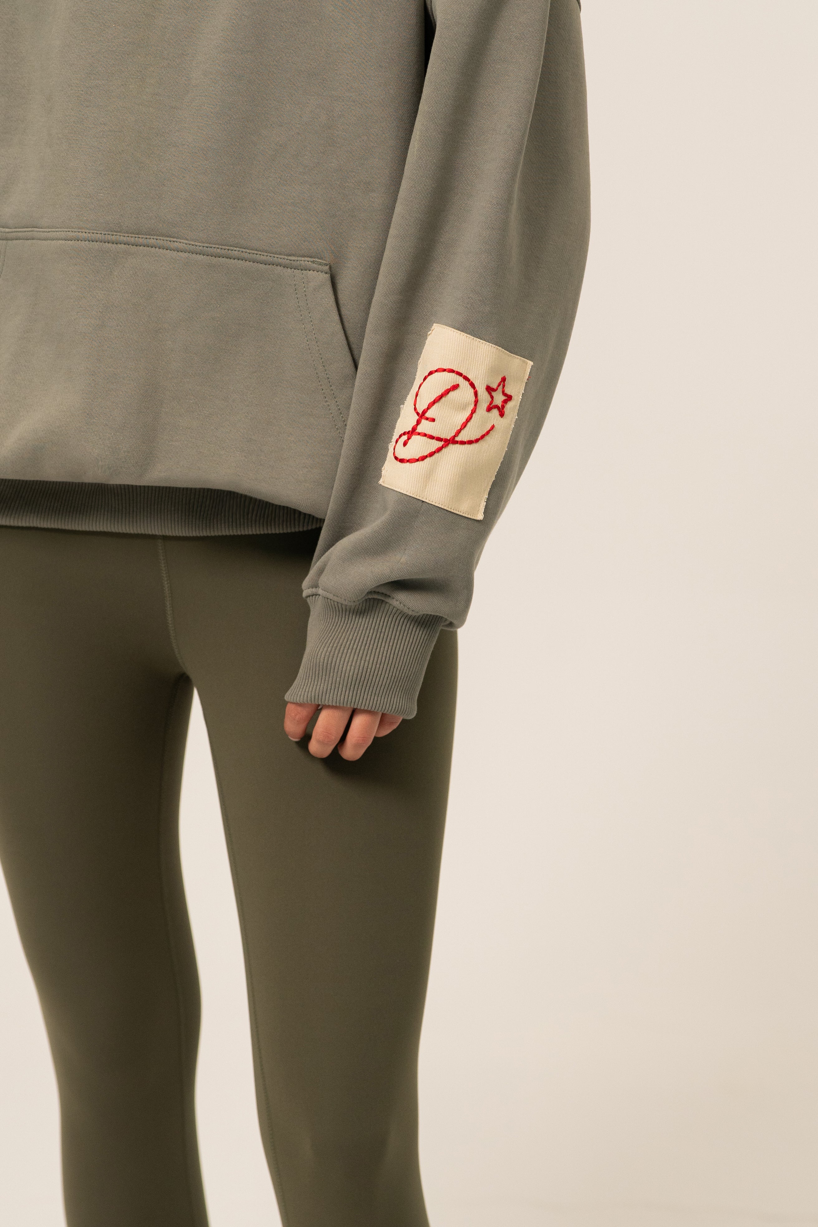 ESSENTIAL YOGA PANTS